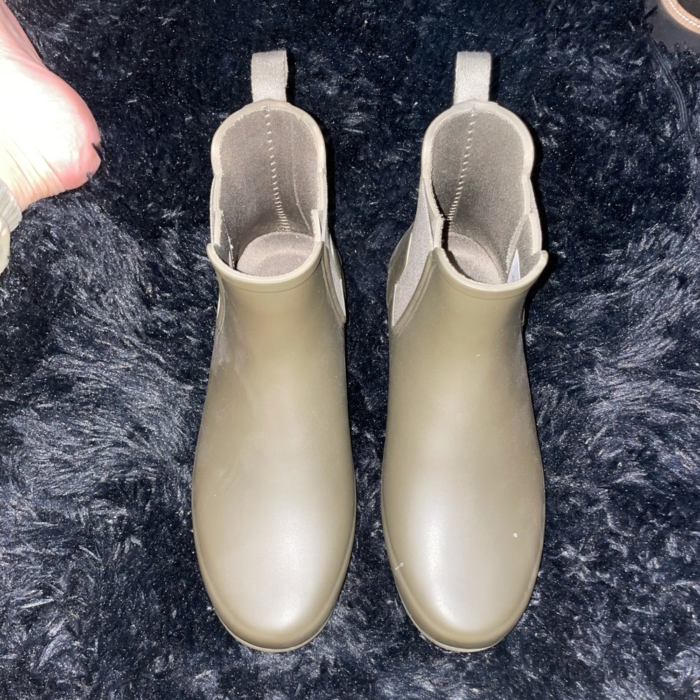 Olive green hunter rain boots size 38